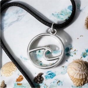 5 For $25💫Silver Ocean Wave Pendant